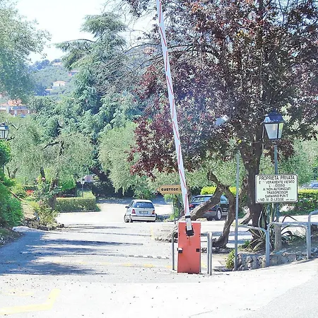 Piana Degli Ulivi A アパート